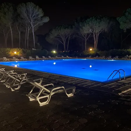 Joli Studio Saint Raphael Valescure Vue Piscine Et Pinede * Saint-Raphaël