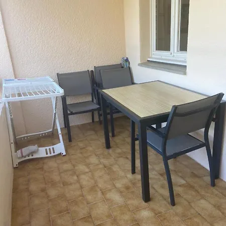 Lägenhet Joli Studio Saint Raphael Valescure Vue Piscine Et Pinede *